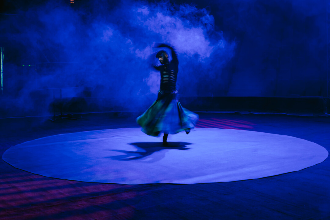 Екатеринбургский цирк. Уилл Фредо. Ты не живешь в мире. Мир живет в тебе (перформанс) Фото: Анна Марченкова