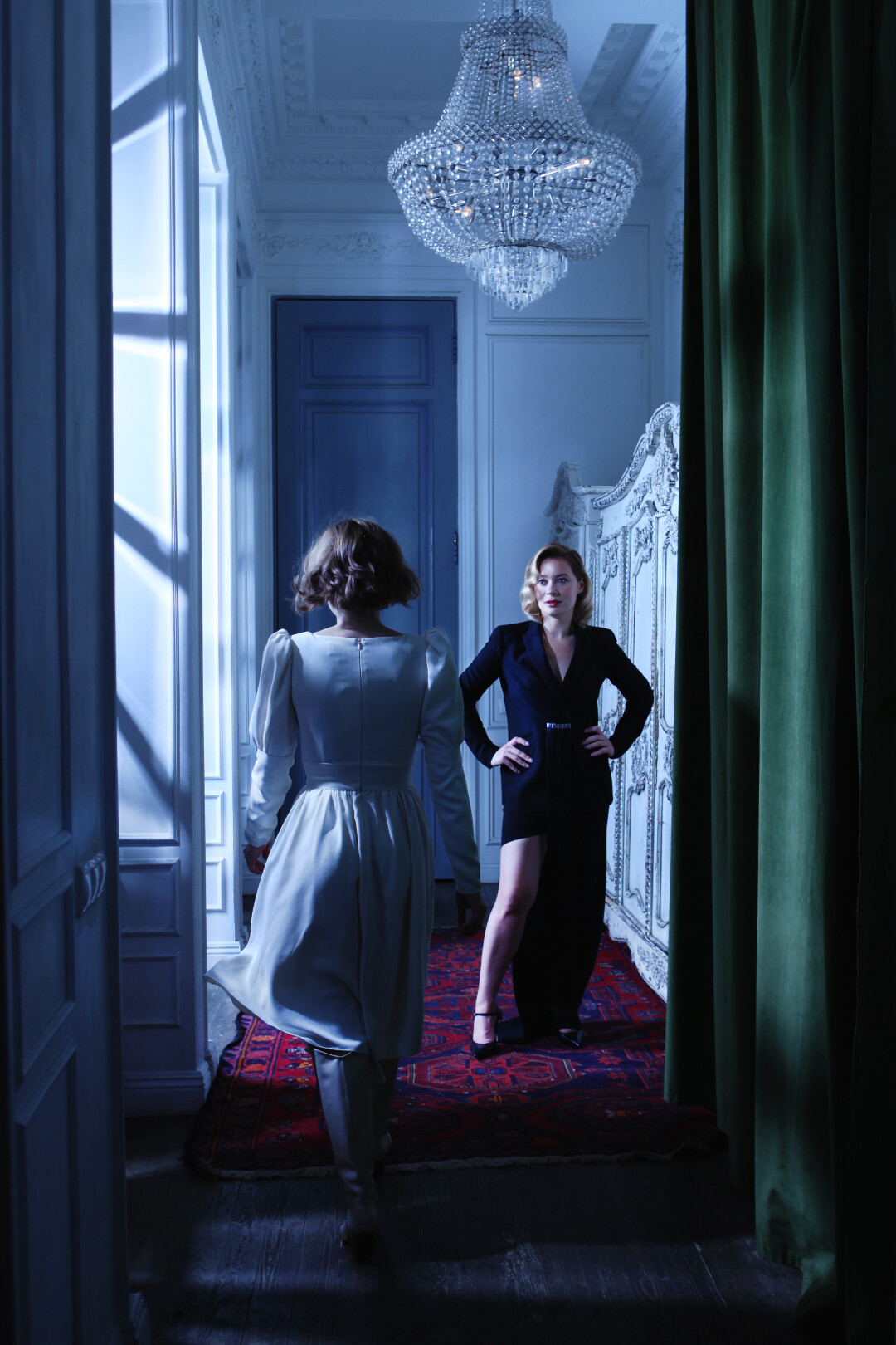 На Анастасии платье Vassa&Co, на Елизавете платье и сапоги Juli Too