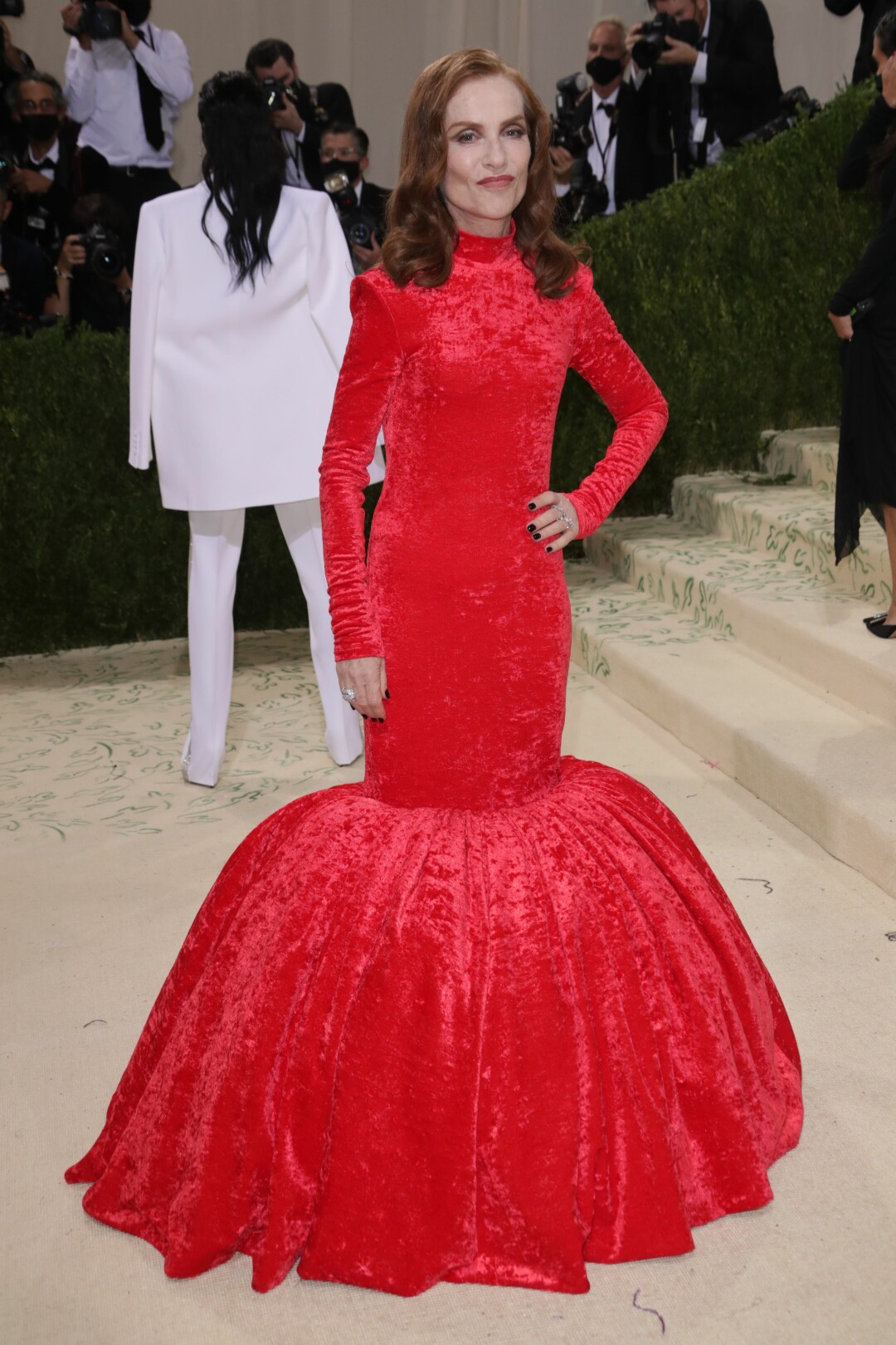 Изабель Юппер в Balenciaga на Met Gala