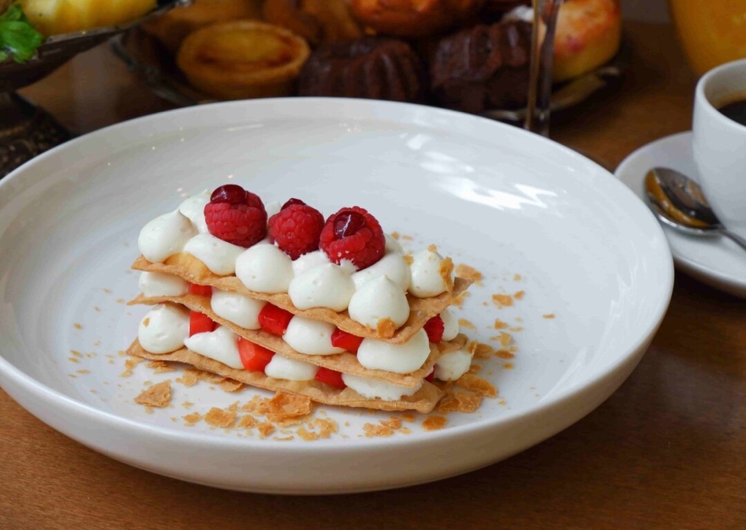 Мильфей с ягодами и заварным сливочным кремом