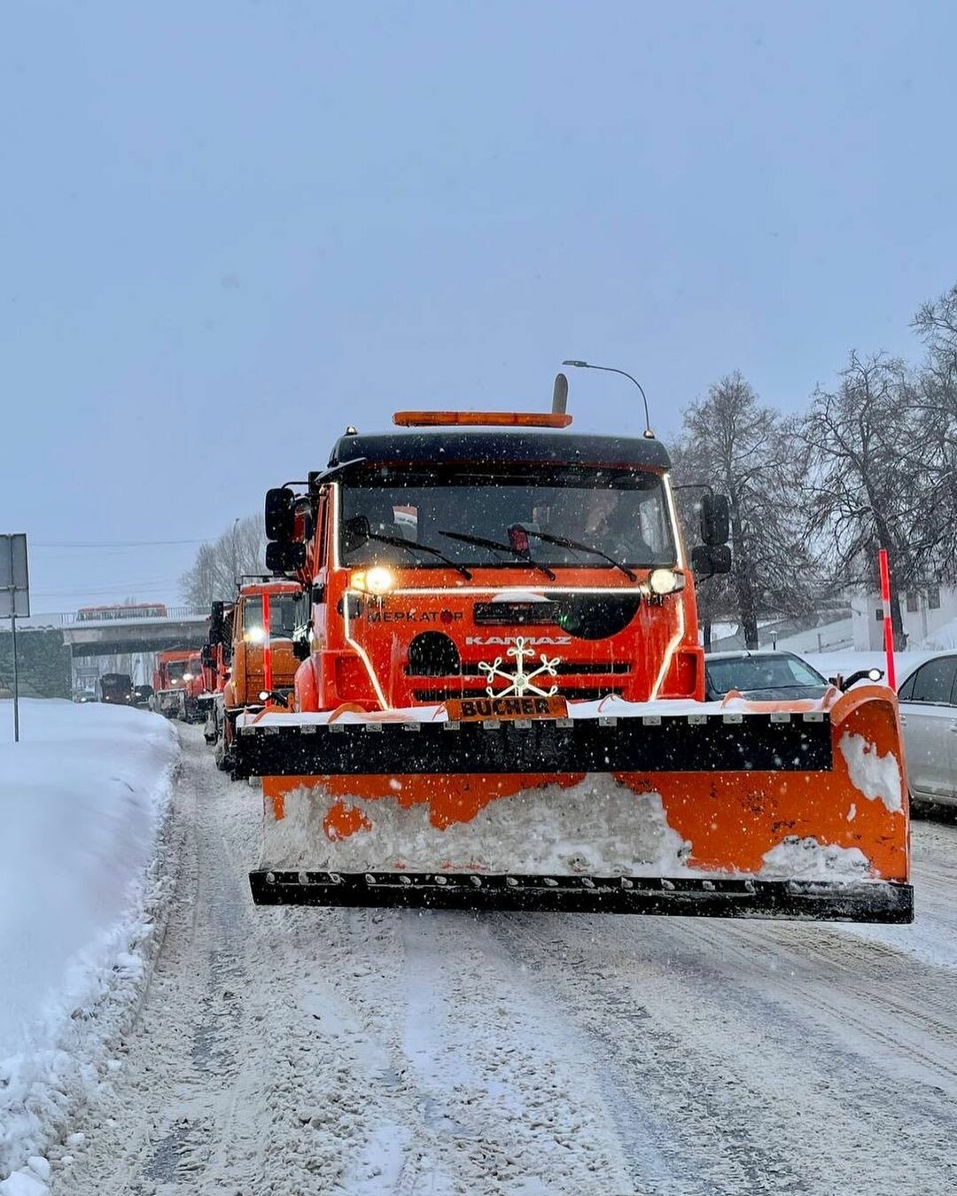 Куда звонить по поводу уборки снега в Нижнем Новгороде? А где спрятать  машину от снегопада? Рассказываем | Sobaka.ru