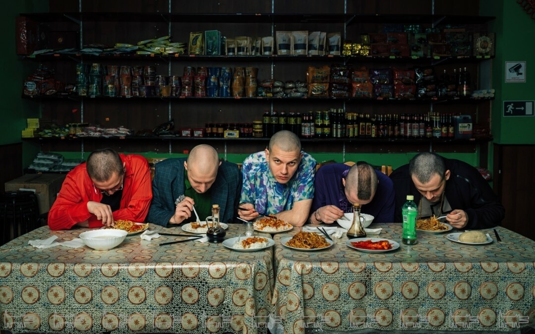 Support Your Local: группа Shortparis сфотографирована в Чуфальне на Апраксином дворе. 2019 год