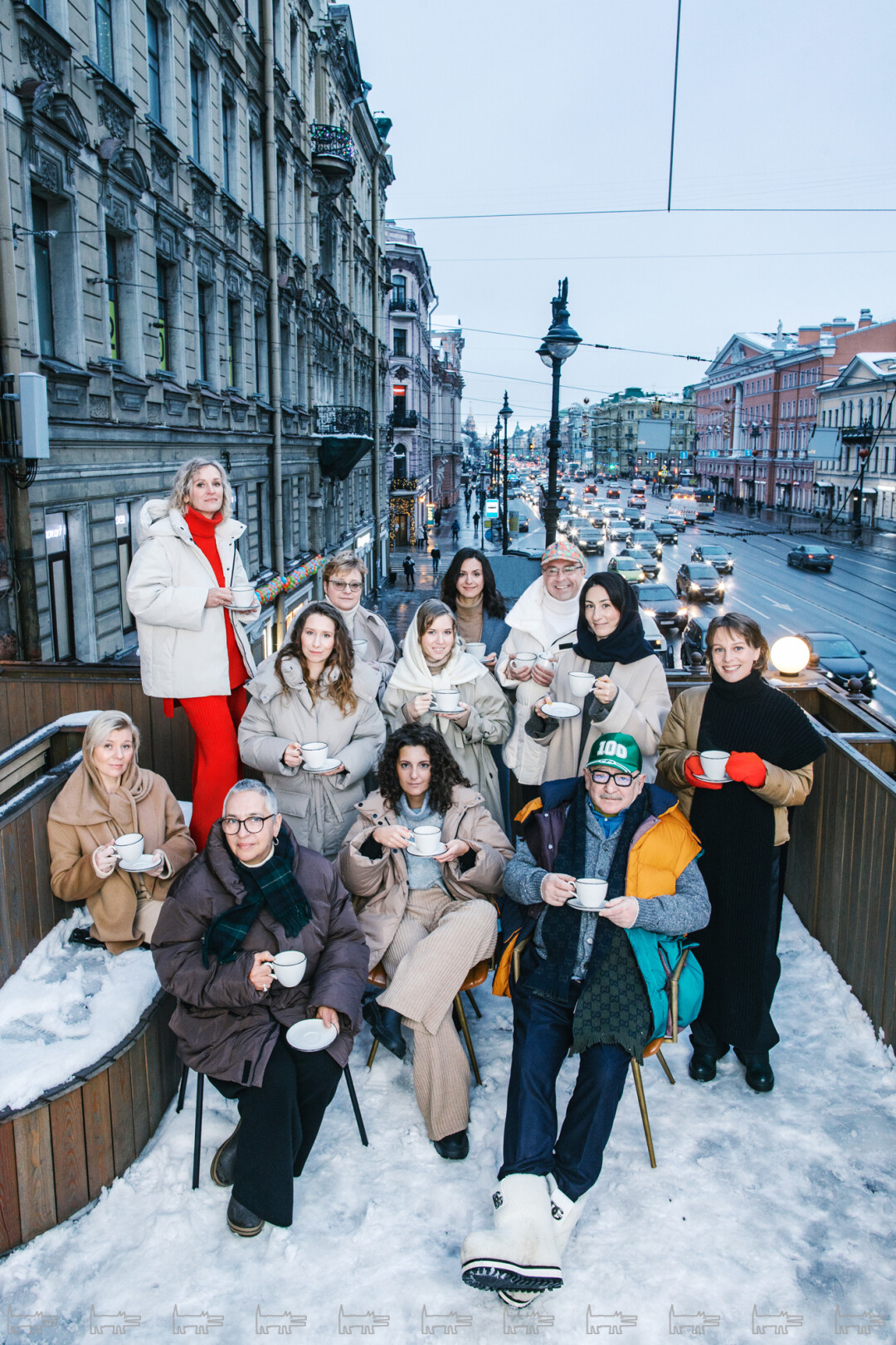 Слева направо: на Марианне: пальто-пиджак, брюки и вязаная косынка Ushatava; на Юлии: пуховик Flug, свитер и брюки Ushatava; на Маргарите: пуховик