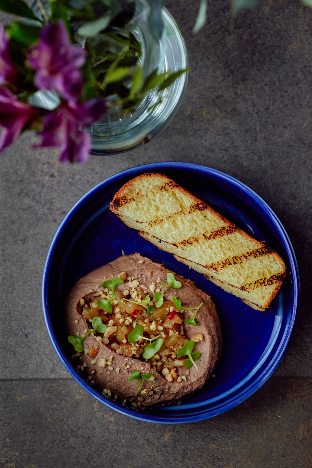 Паштет из печени с сальсой из карамелизованной груши