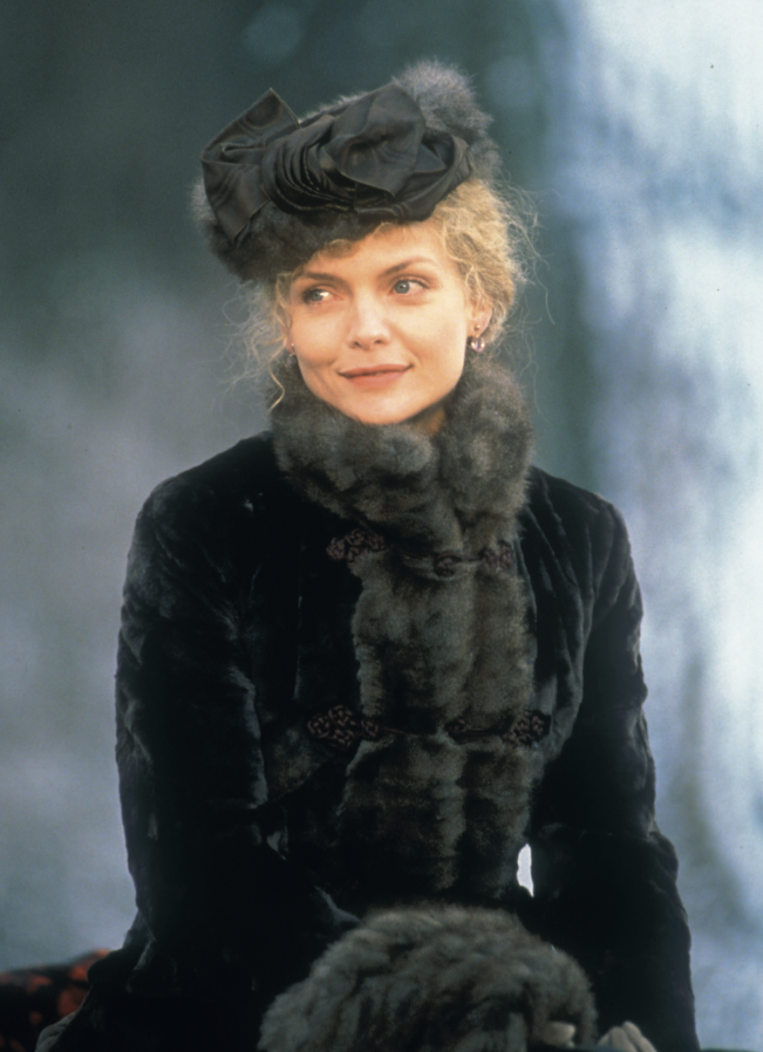 Мишель Пфайфер в фильме «Век невинности». В кинематографе мех долгое время использовался для обозначения богатства и статуса