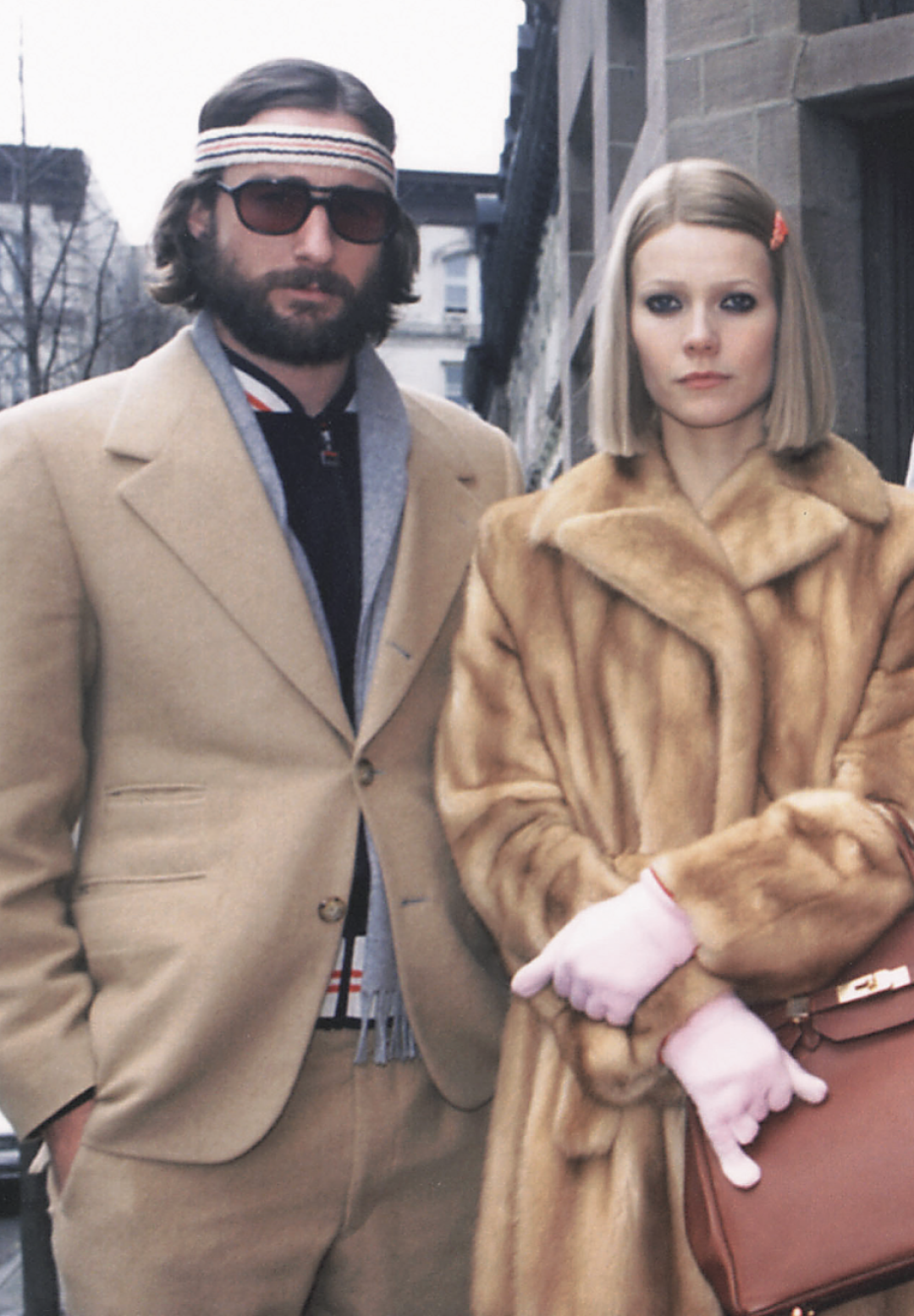 Знаменитое норковое манто цвета ирисок на Гвинет Пэлтроу в фильме «Семейка Тененбаум». Да, это натуральная норка, и стоило манто около 4000 долларов