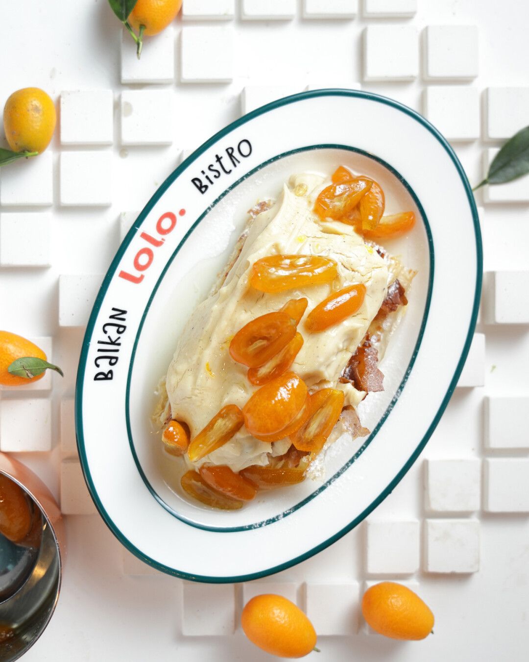 Греческий пирог с ванильным кремом и вареньем из кумквата