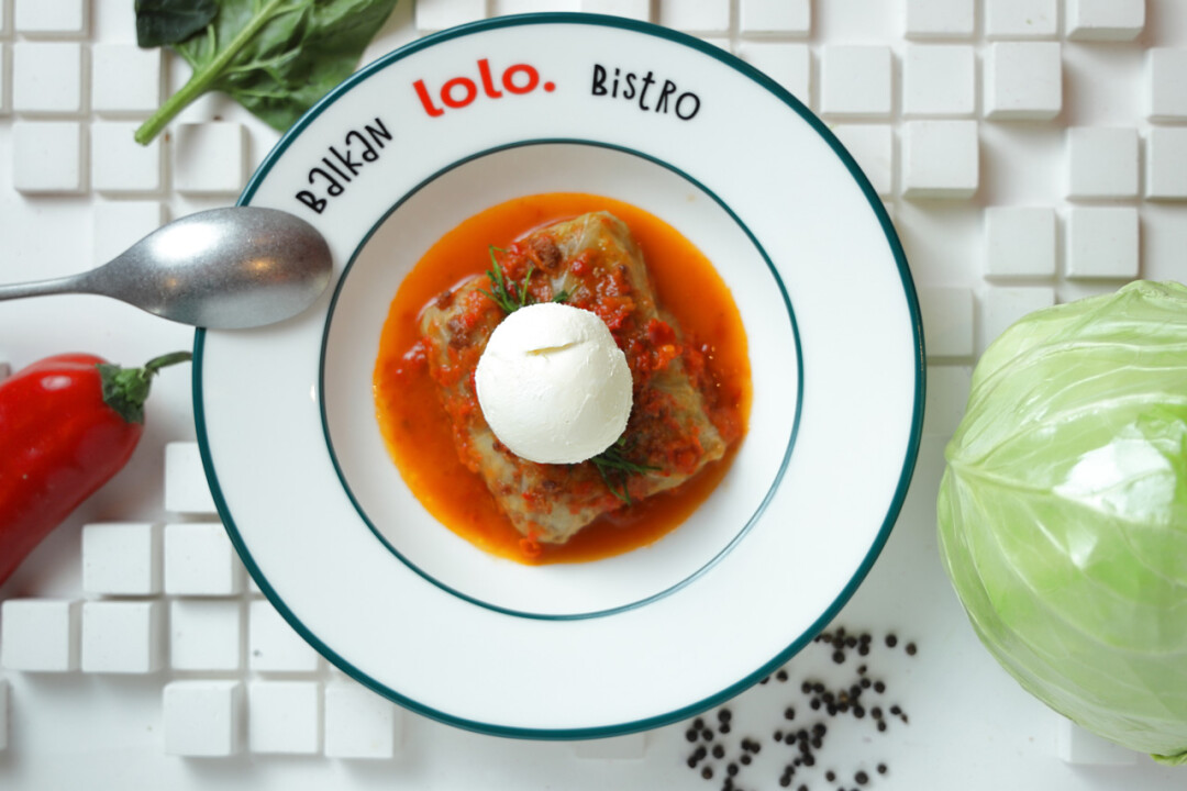 Сарма с муссом из сметаны