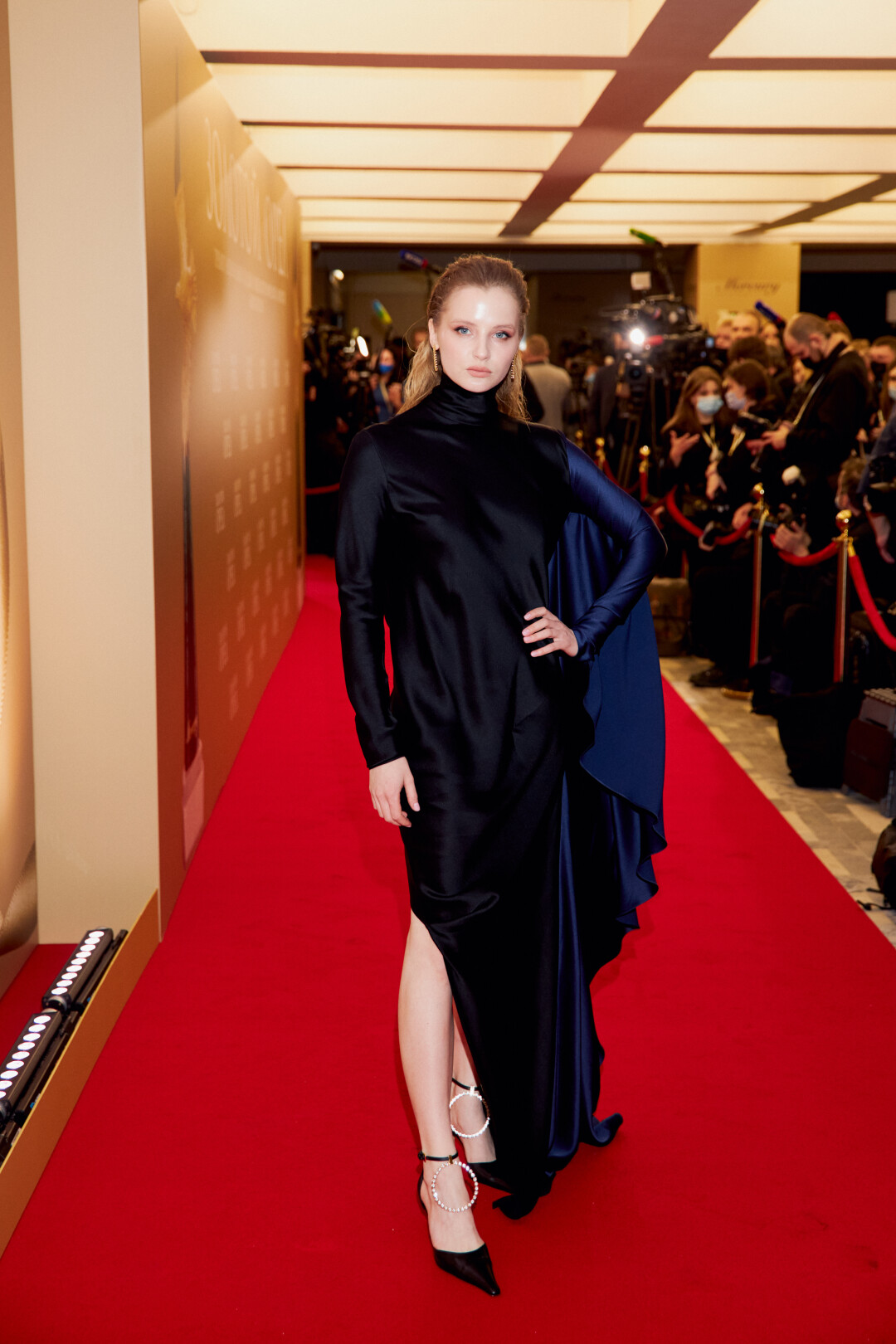 Софья Лебедева в Viva Vox и серьгах Mercury