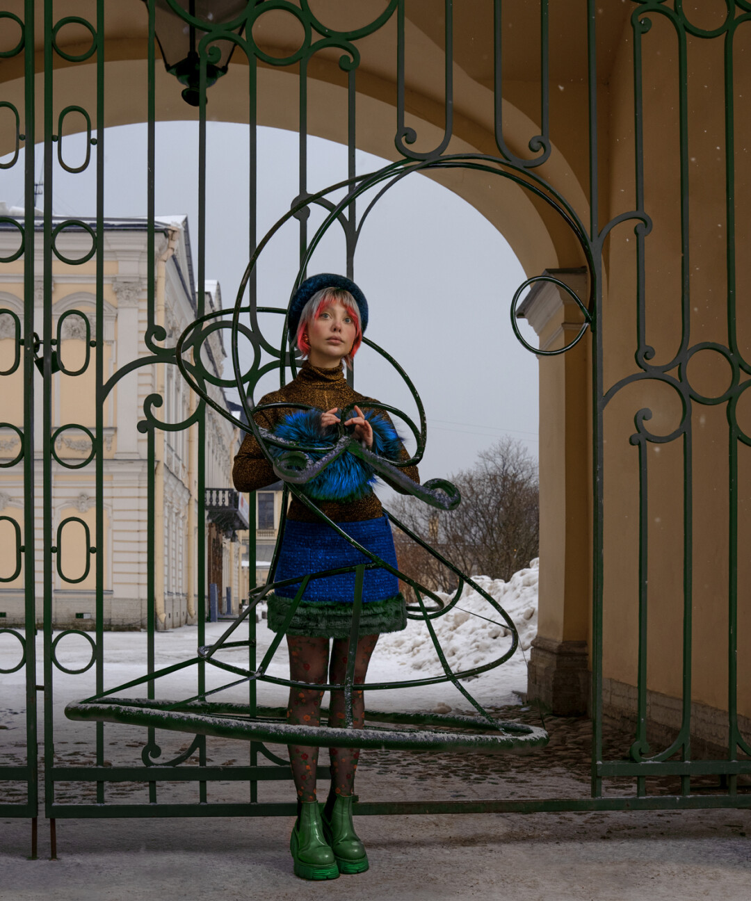 Водолазка и юбка Saint Laurent, берет Kussenkovv (все — ДЛТ)