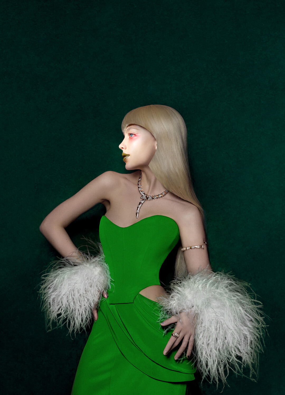 Колье, браслет, кольца Bulgari Serpenti, платье Belik, манжеты Atelier Biser