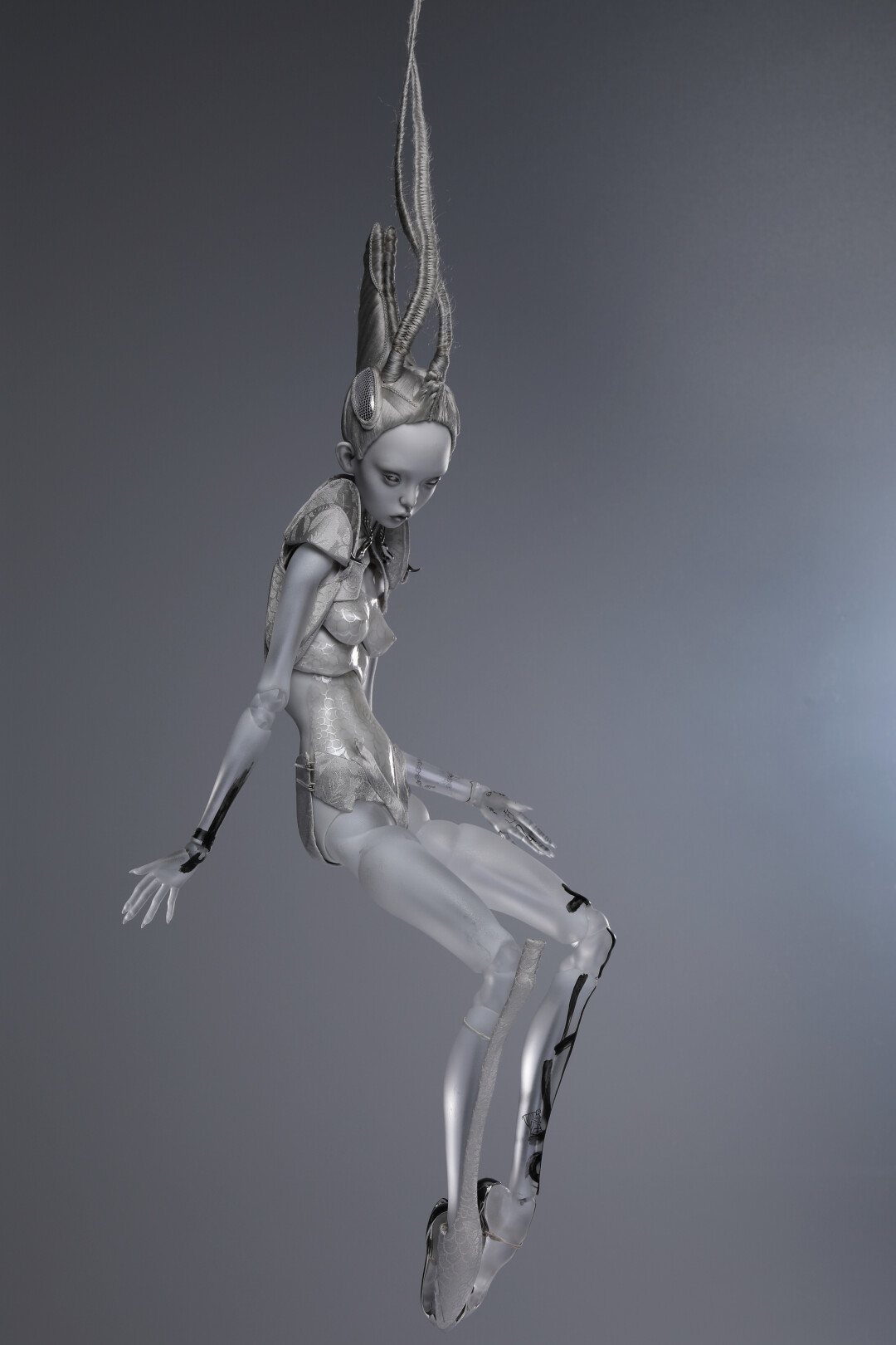 Кукла Popovysisters стала героиней обложки альбома певицы Граймс.