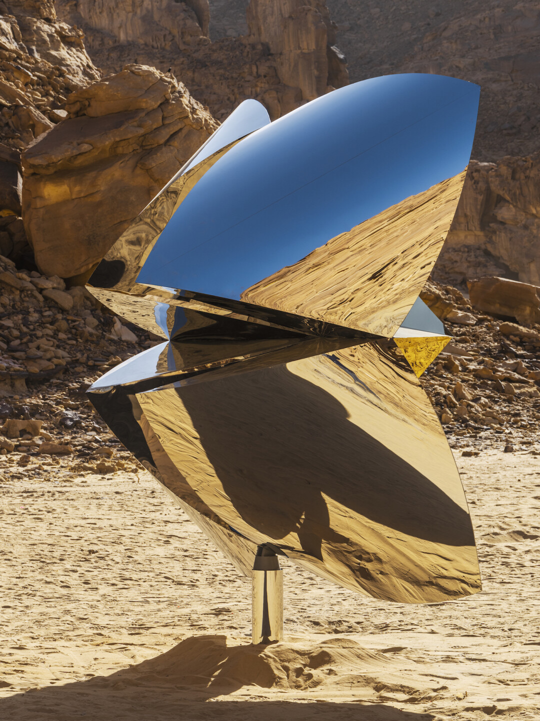 Шадья Алем «Я видела тысячи звезд, и одна упала в Аль-Уле» обращается к искусству оригами. Desert X AlUla 2022