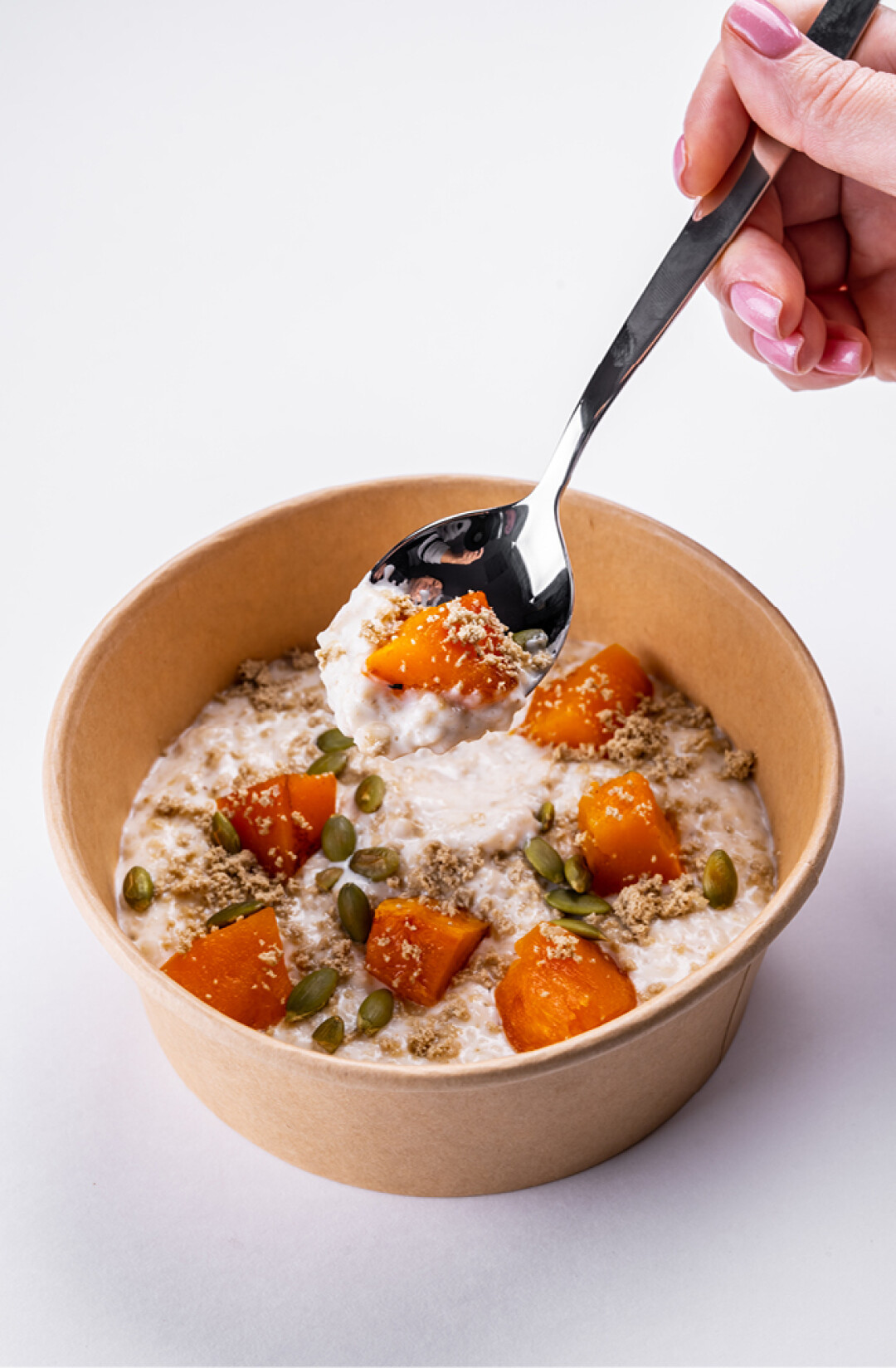 Овсяная каша с карамельной тыквой, халвой и семечками