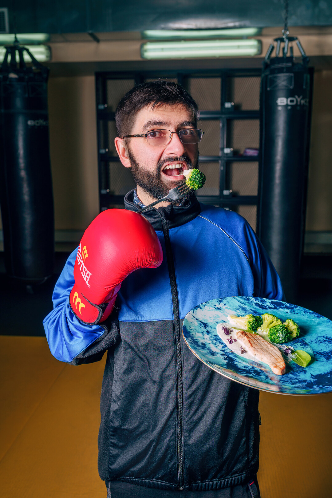 Артур Мартиросян, Бренд-шеф, президент товарищества ресторанного дела в Сибири Индейка с брокколи и миндальным кремом, 210 г, КБЖУ 346/42/18/8 The