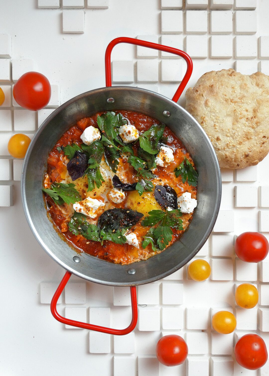 Шакшука с пастой из перца