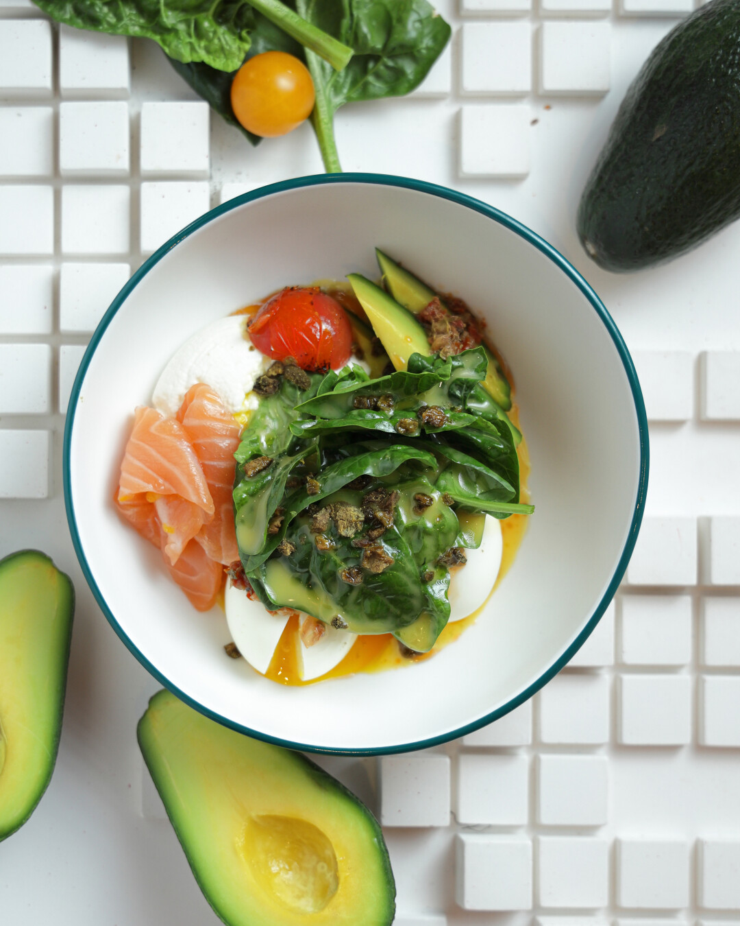 Яйца-шестиминутки с лососем и авокадо 3