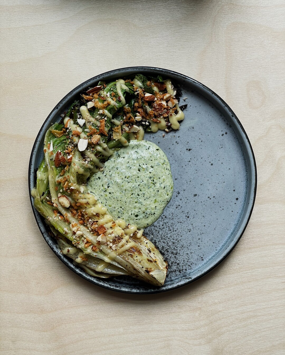 Сельдерей со свеклой и кремом из лука