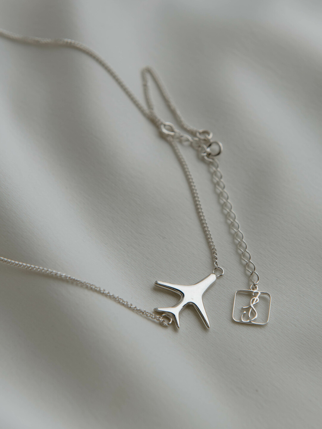 Подвеска самолет, серебро 925 пробы, 5 100₽