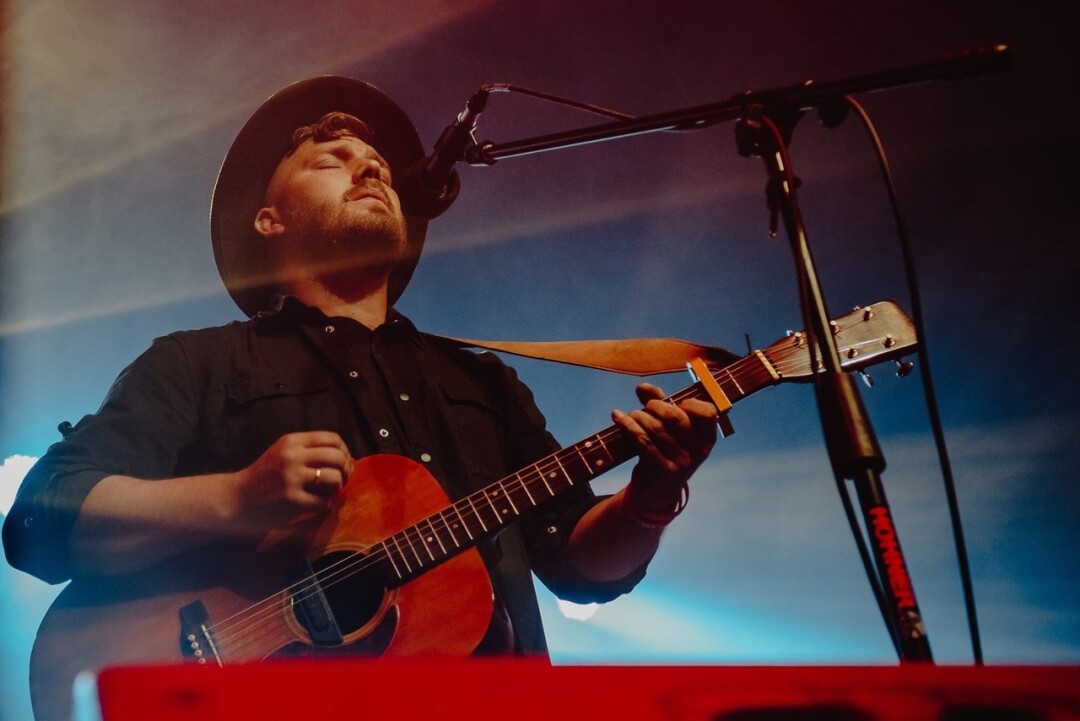 Впервые фестиваль представит ШАБ — сольный акустический блюзовый проект фронтмена екатеринбургской группы Blues Bastards.