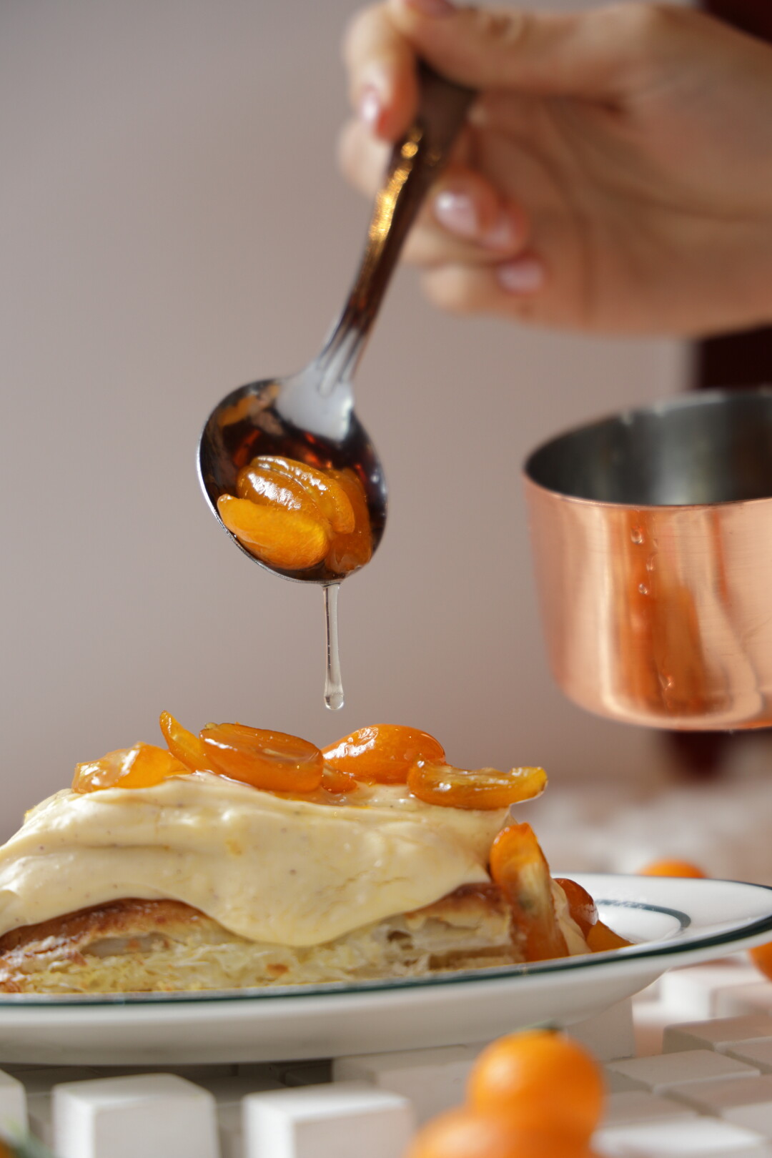 Греческий пирог с ванильным кремом и вареньем из кумквата