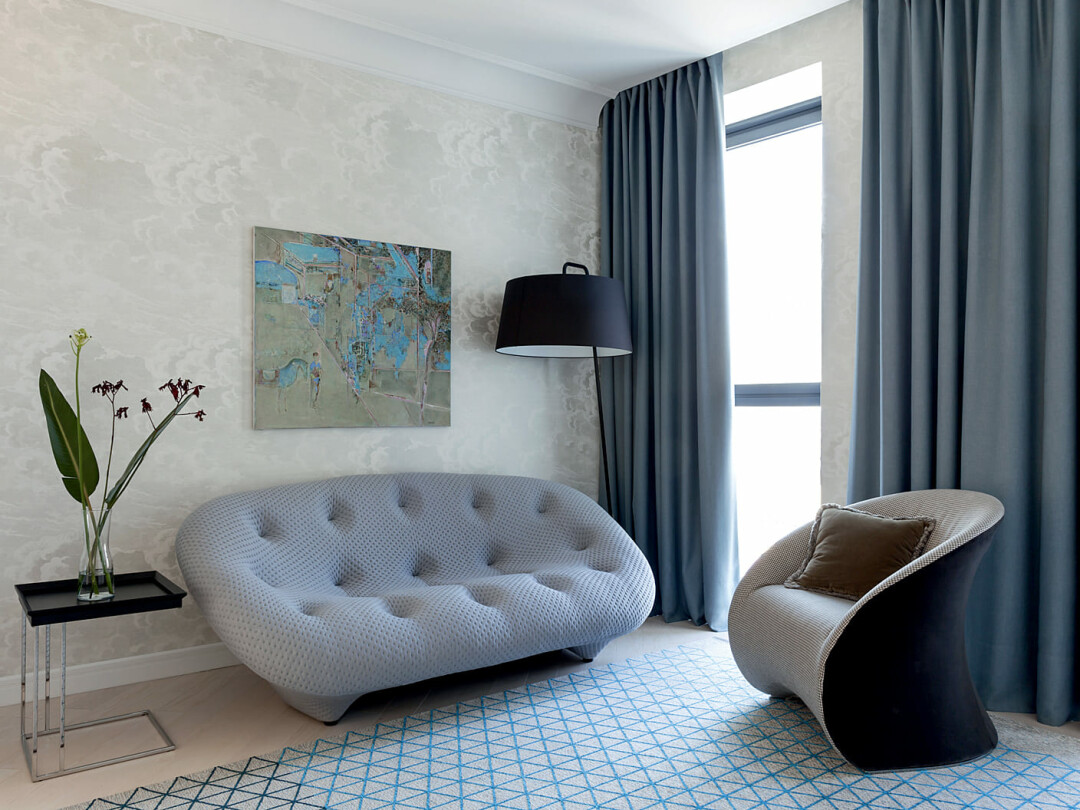 Диван фабрики Liger Roset (Франция), Nuvolette, Fornasetti фабрика Cole & Son