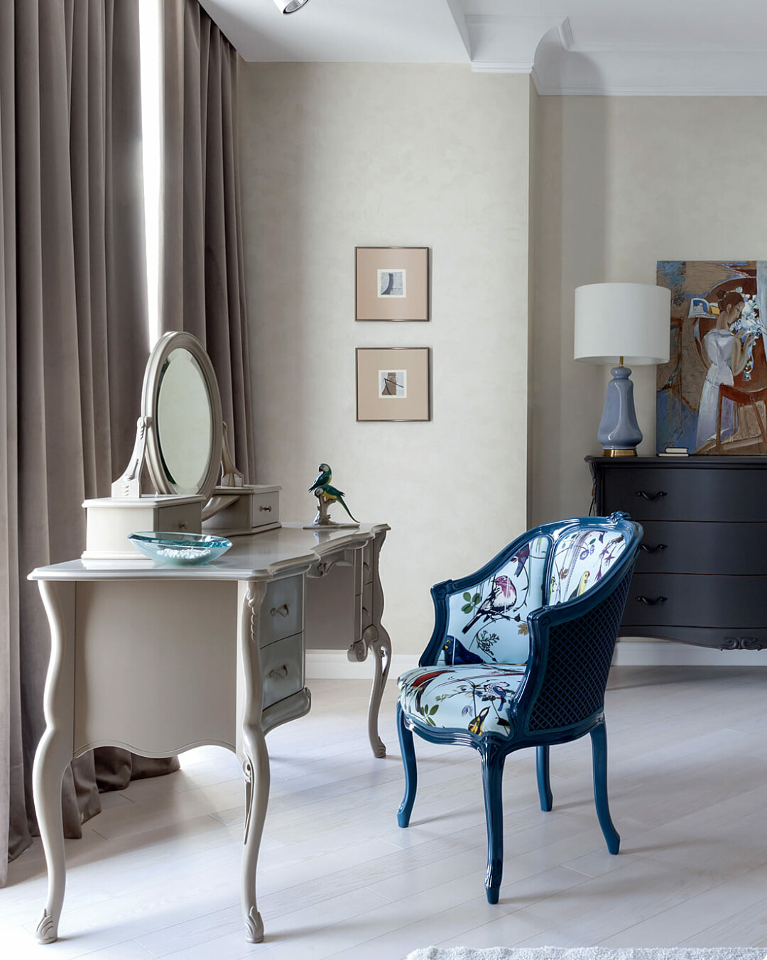 Лаконичная мебель в ретро-стиле для спальни родителей