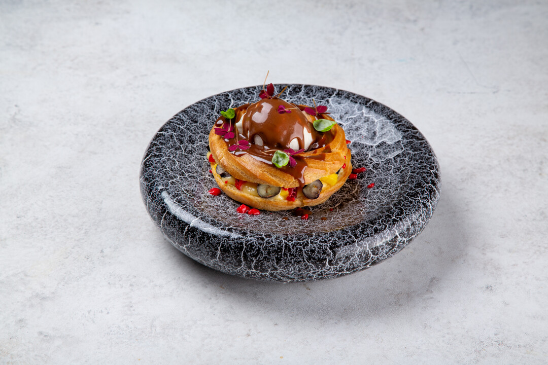 Ресторан «Чо-Чо». Профитроль со свежими ягодами