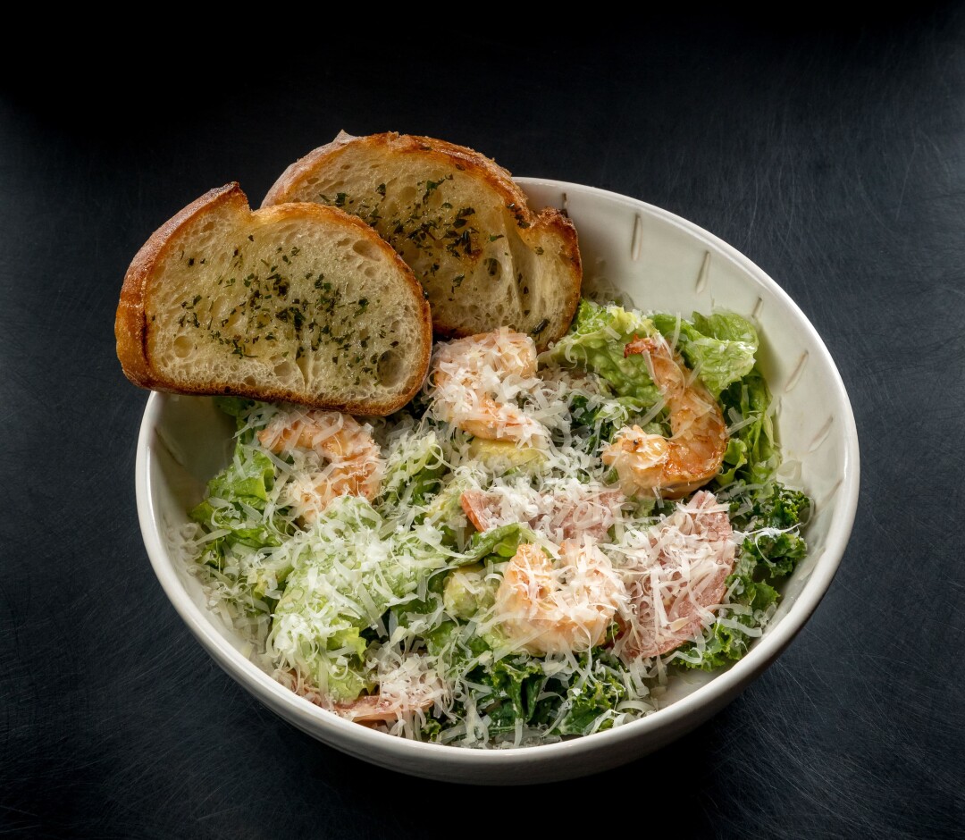 Цезарь с креветками из основного меню