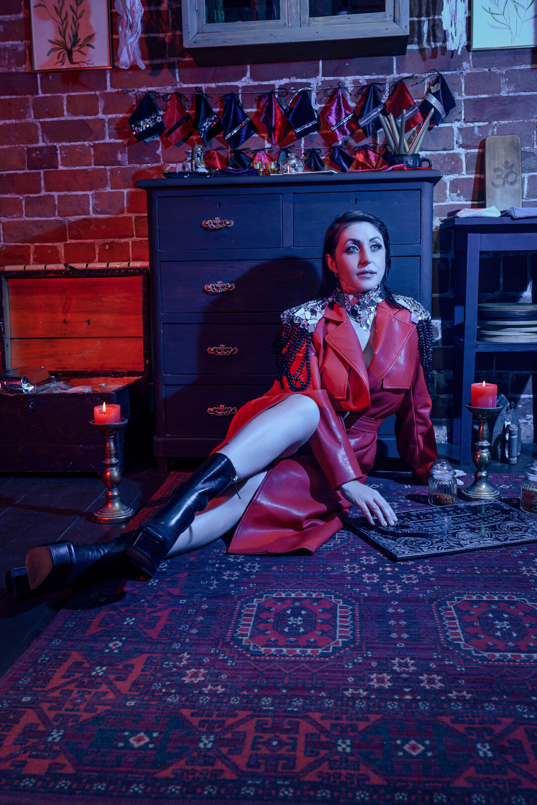 Татьяна Дедюхина Независимый финансовый партнер, финансовый директор ГК СКА (914) 921–62–71 Тренч, погоны, чокер VIP Prokat