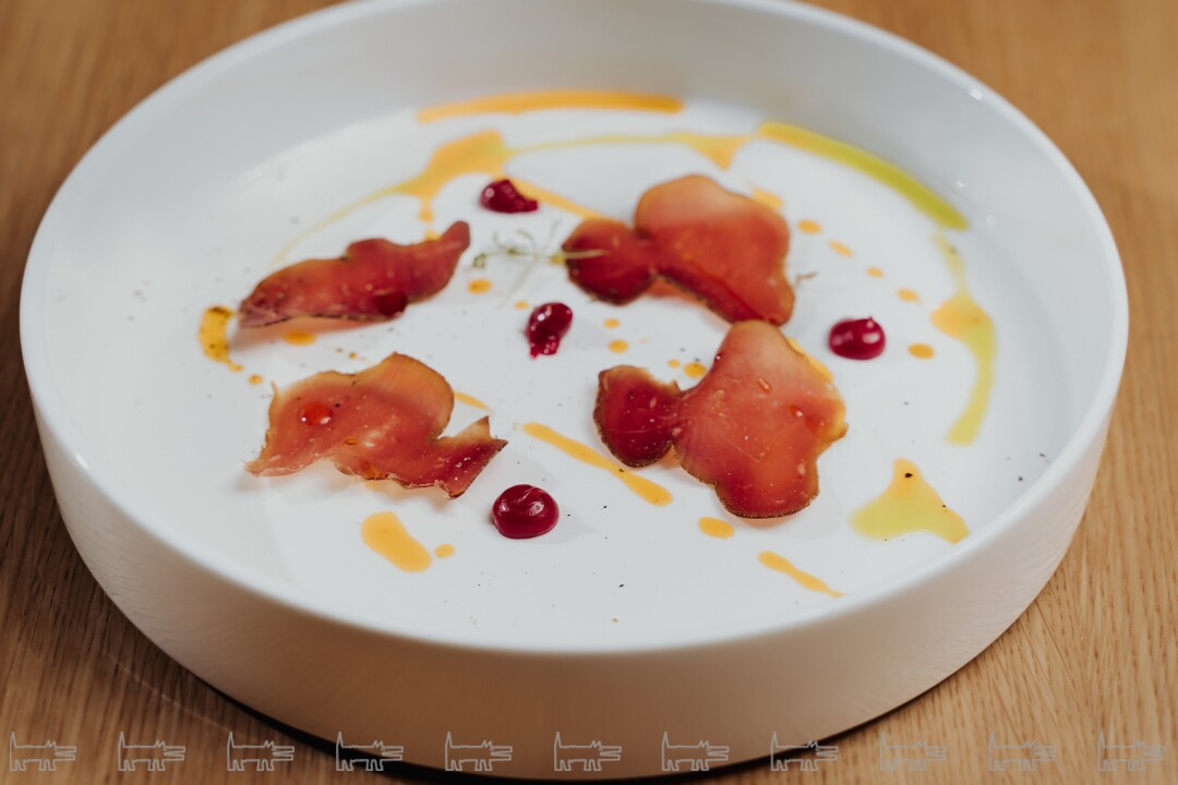 Вяленая лосятина с клюквой