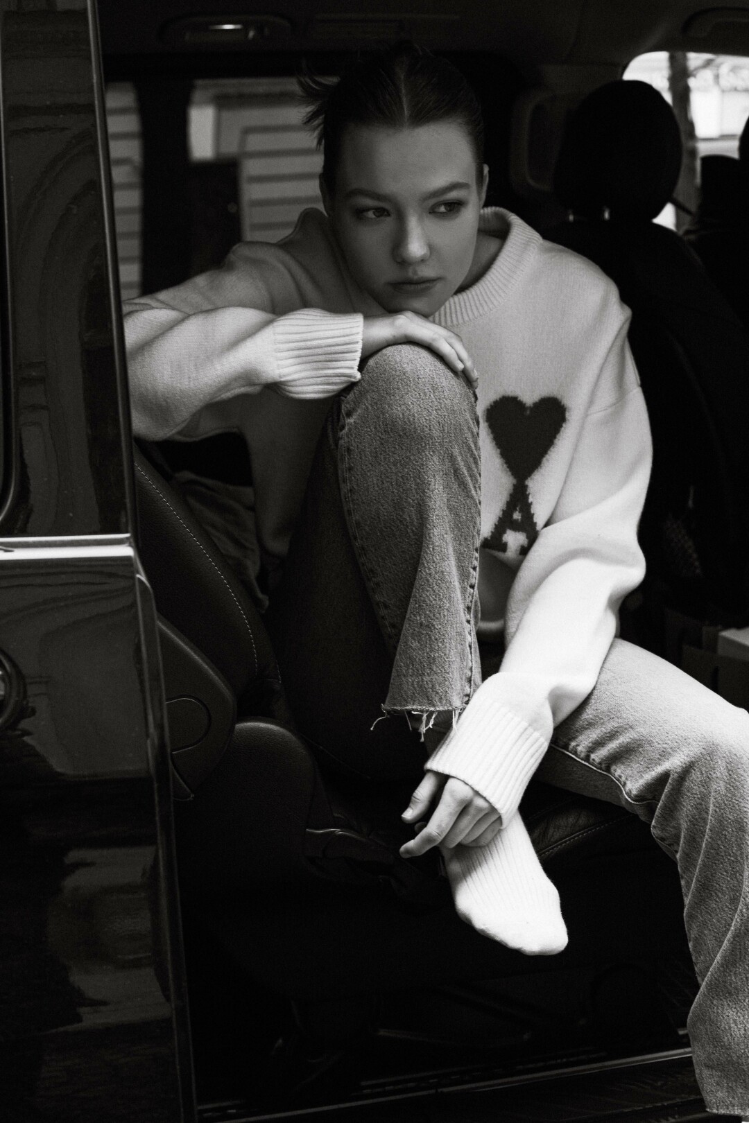 Свитер Ami, джинсы Totême