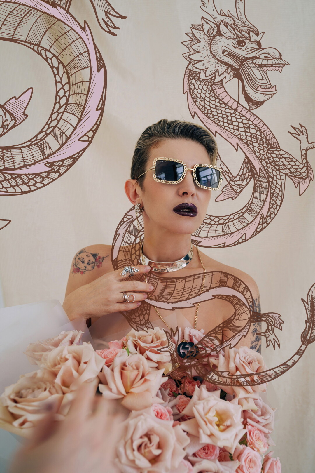 Наталья Кузнецова Кольца, бусы, чокер GRANI Солнцезащитные очки Gucci Оптика «Центр Зрения» Цветочная композиция Flowers Home