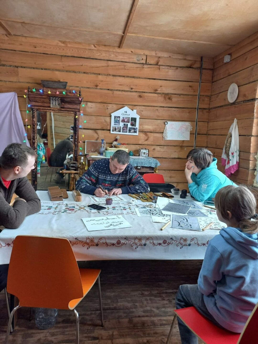 Для гостей проходят бесплатные курсы арабской каллиграфии