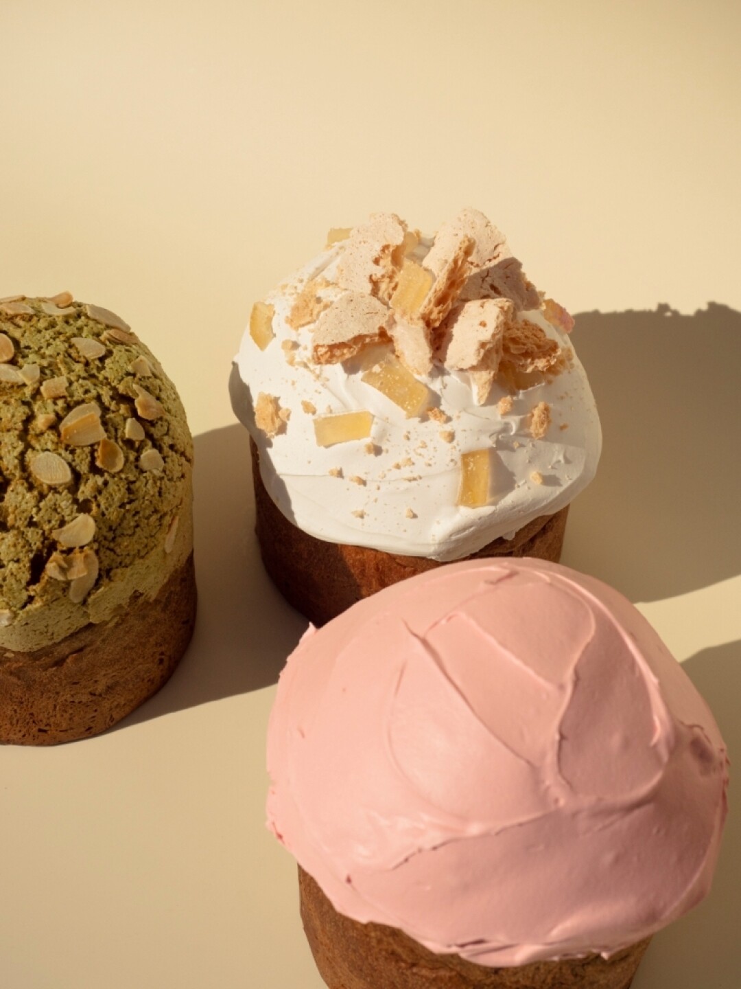 Cake me tender 9 куличей на выбор и несколько бенто-тортов: цитрусы и шоколад в сливочном куличе под миндальным макарандом и лимонно-мятной начинкой