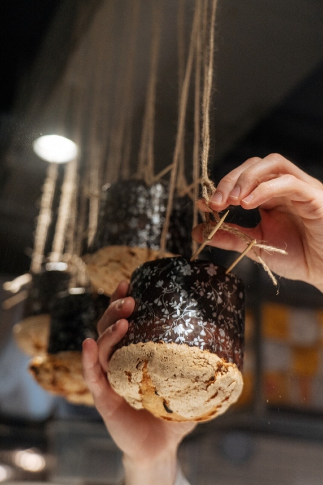 Forno Bravo Centrale Выпекают итальянские панеттоне с кардамоном и цукатами из сицилийских апельсинов.