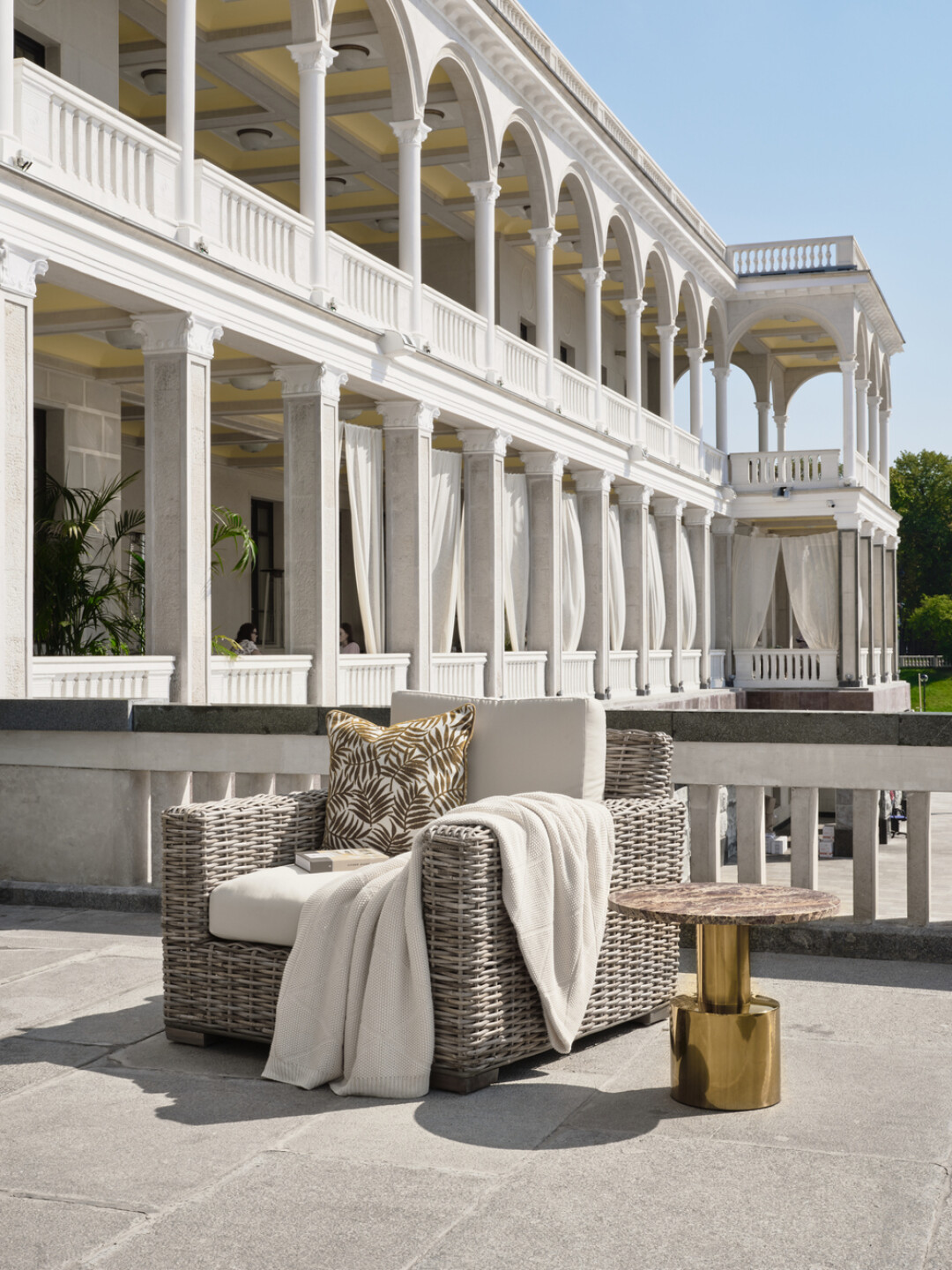 Коллекция Borneo поможет быстро создать уютную обстановку на открытом воздухе. Мягкие подушки и удобные подлокотники созданы для семейных вечеров и