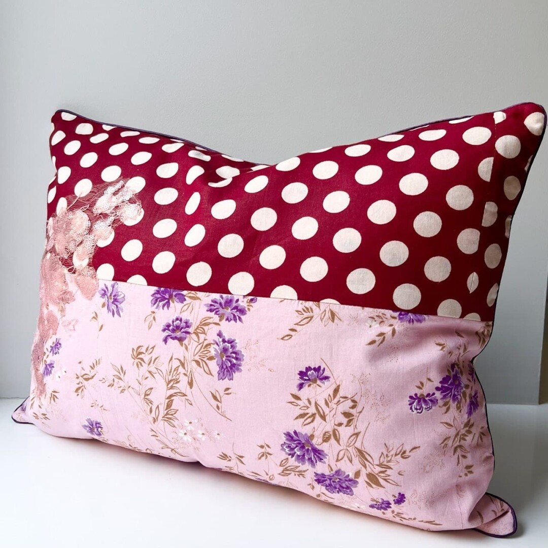 Подушка дизайнера Асии Бареевой Мусульманская эстетика и винтажный текстиль