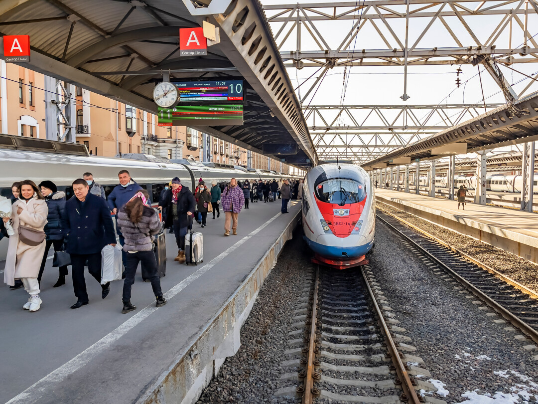 Между Петербургом и Москвой запустят дополнительные поезда на майские  праздники | Sobaka.ru