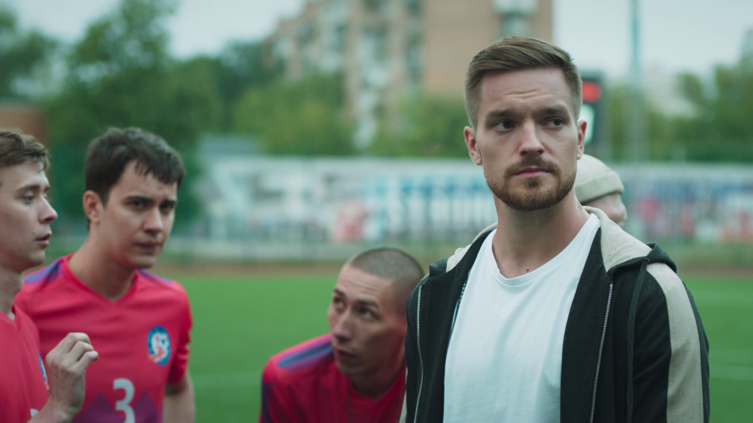 кадры из сериала "Трудные подростки"