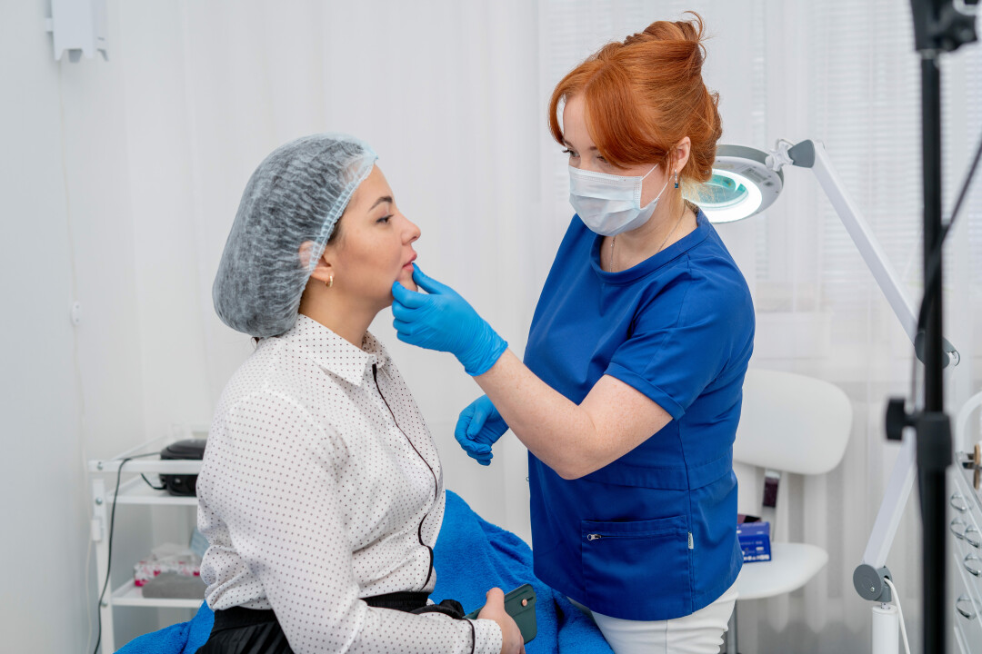 Моделирование губ: придание сочности , четкого контура , увлажненности