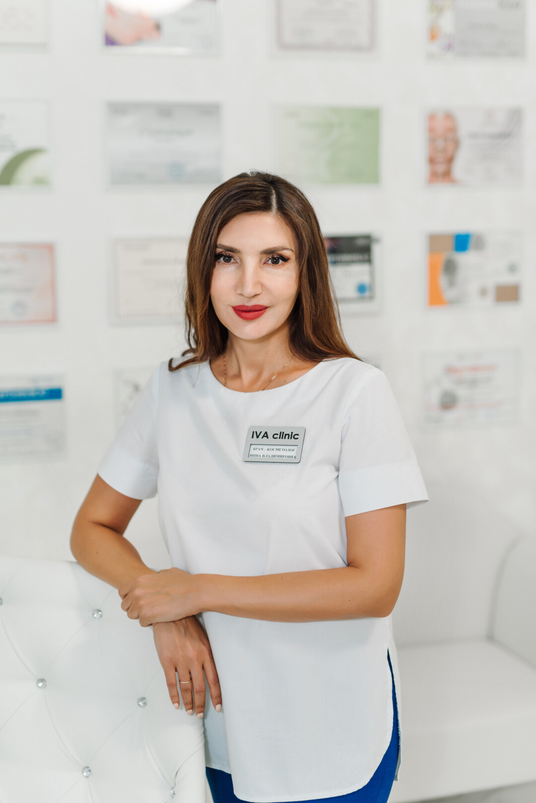Главный врач и основатель IVA clinic Инна Ахатова, врач-косметолог с 28-летним стажем, рекомендованный компанией APTOS для постановки их нитей