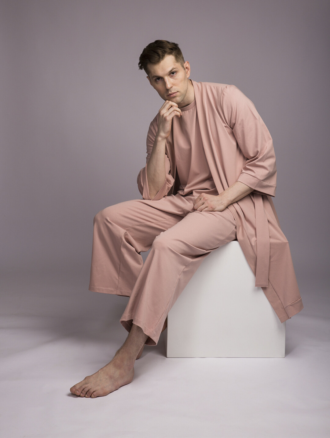 Футболка + штаны: 4950 рублей. Халат: 3900 рублей