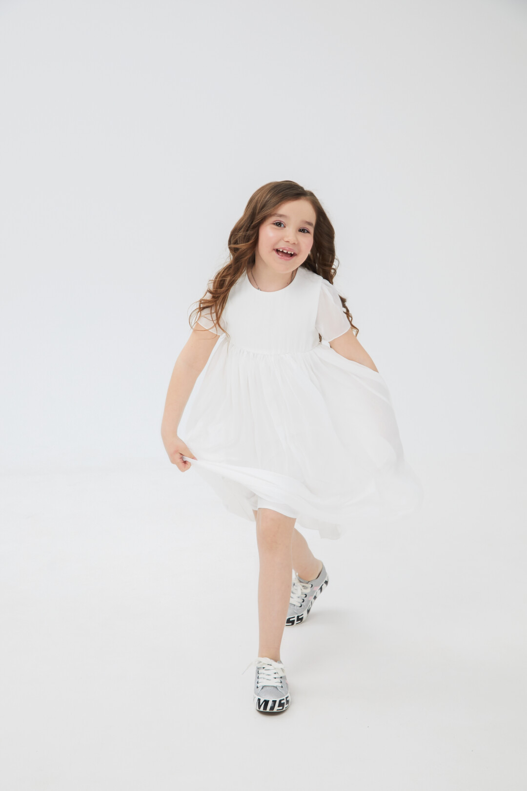 Венера Гребнева, 6 лет Занимается вокалом, любит рисовать, мечтает сыграть с оркестром на большой сцене. Скоро пойдет в первый класс.