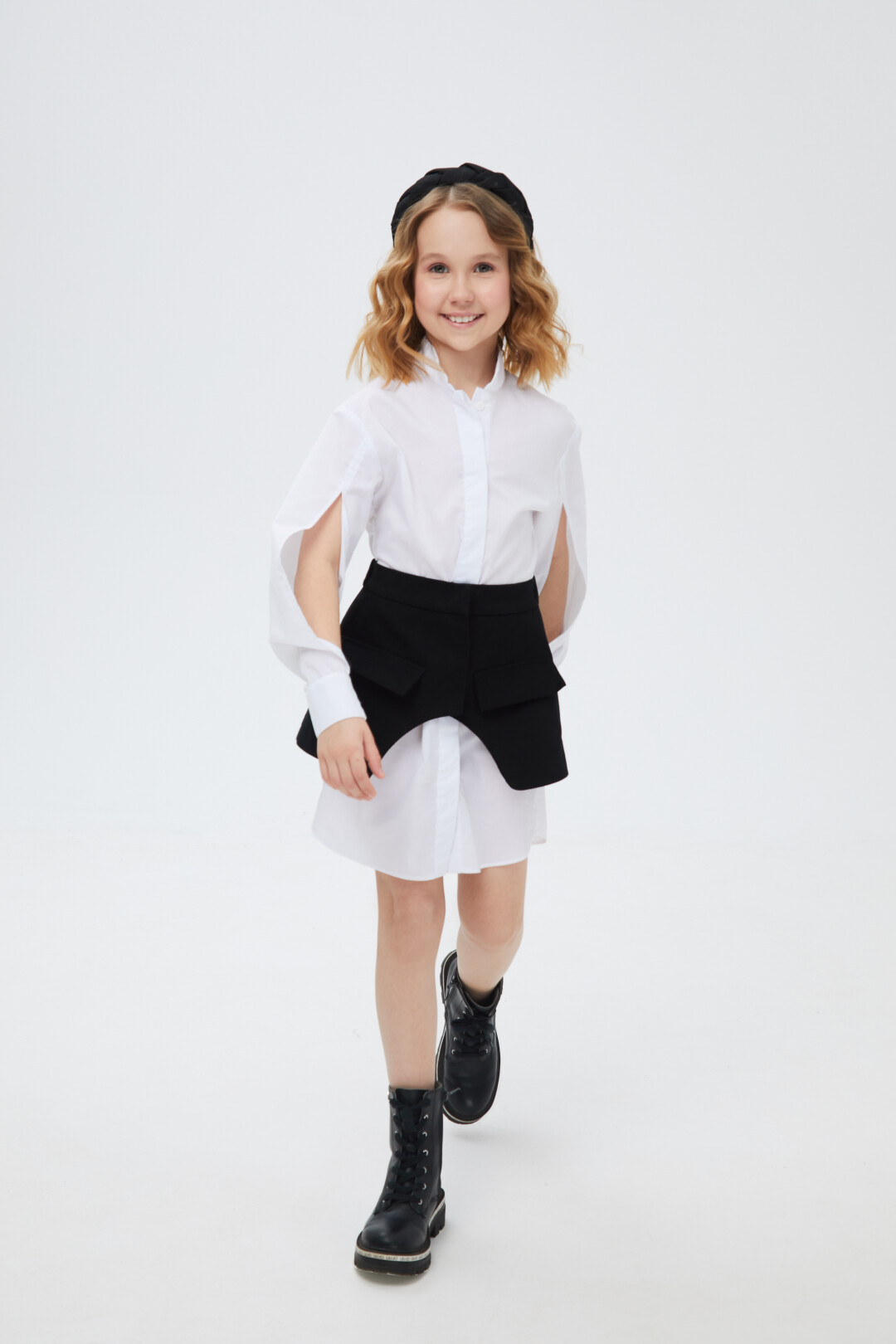 Даша Чернова, 9 лет Занимается бальными танцами, активно учит английский язык, любит ходить на съемки и мечтает объехать весь мир.