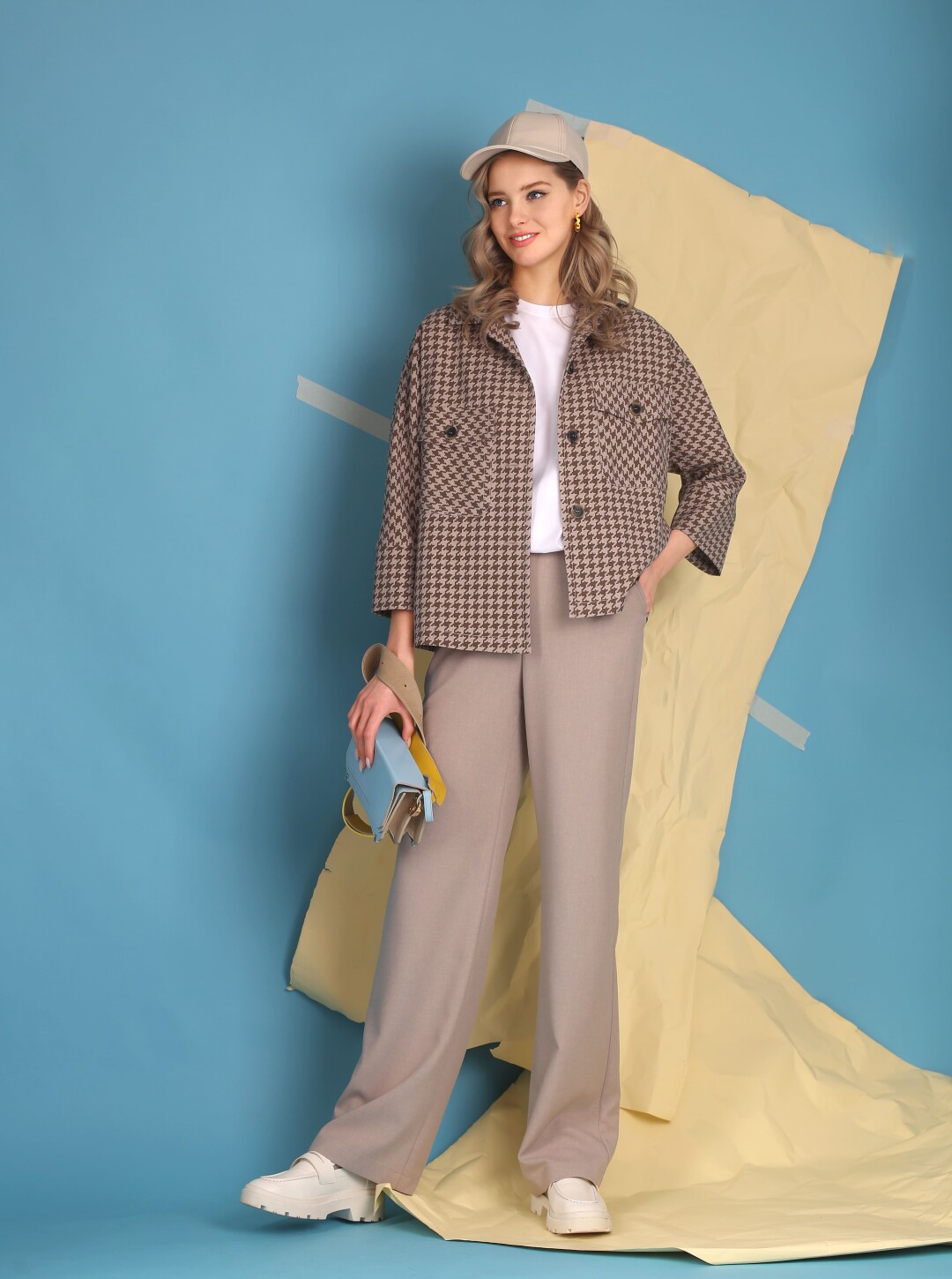 Жакет-рубашка, 6690 рублей. Брюки, 4290 рублей