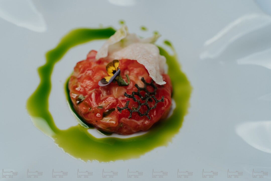 Тартар из янтарной форели и лосося с трюфельным соусом