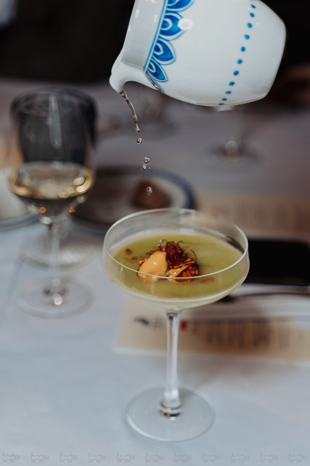 Панакота из шпината, консоме и фаршированные чоризо мидии