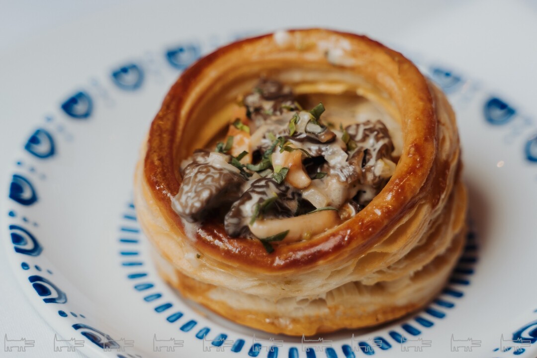 Жульен из мидий и сморчков в волованах