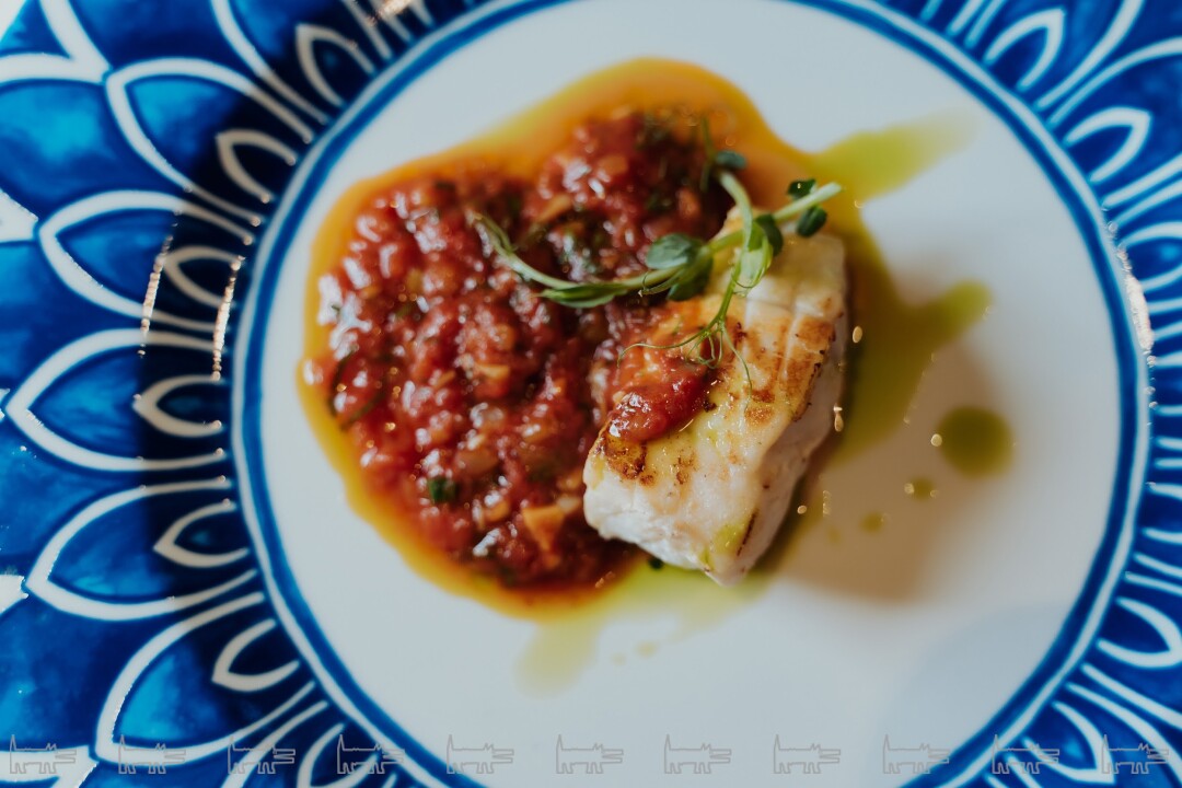 Зубатка с томатной сальсой